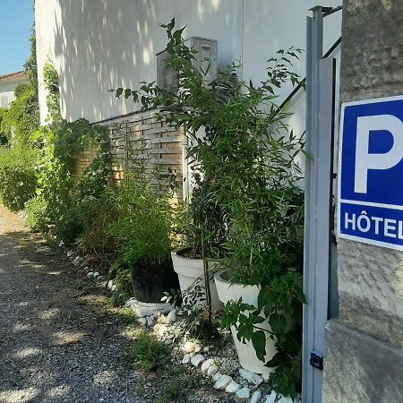 Hotel La Tour Des Fees Quissac  Εξωτερικό φωτογραφία
